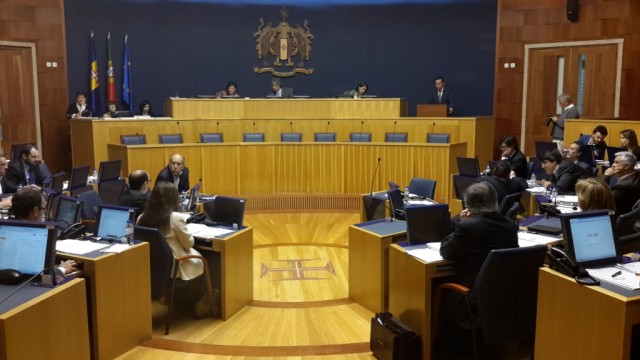 Assembleia debate concursos de professores