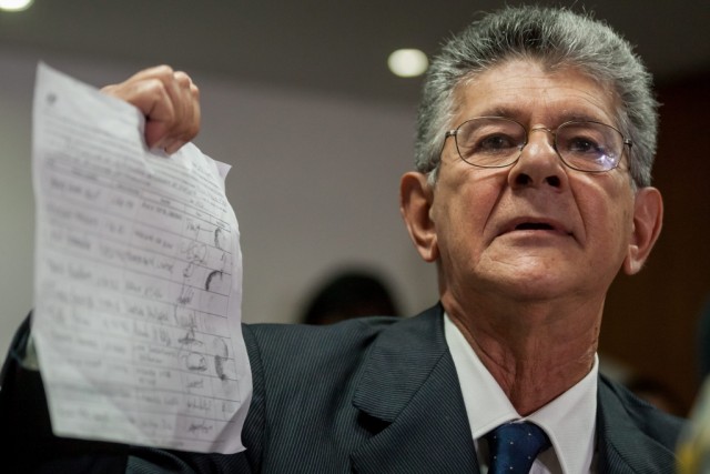 Oposição venezuelana fica hoje a saber se avança o referendo contra Maduro