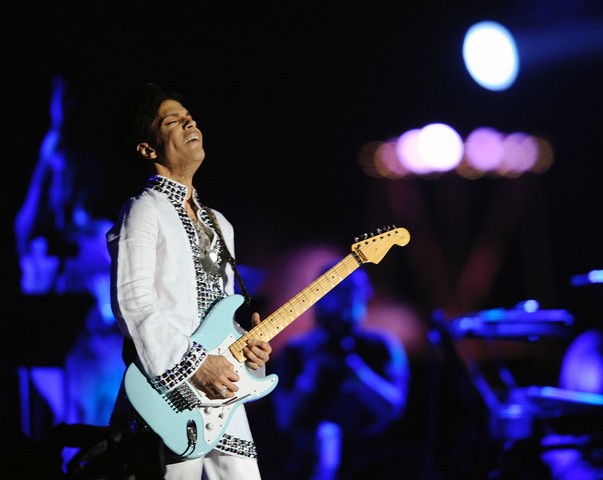 Investigação conclui que Prince morreu de overdose de opiáceos
