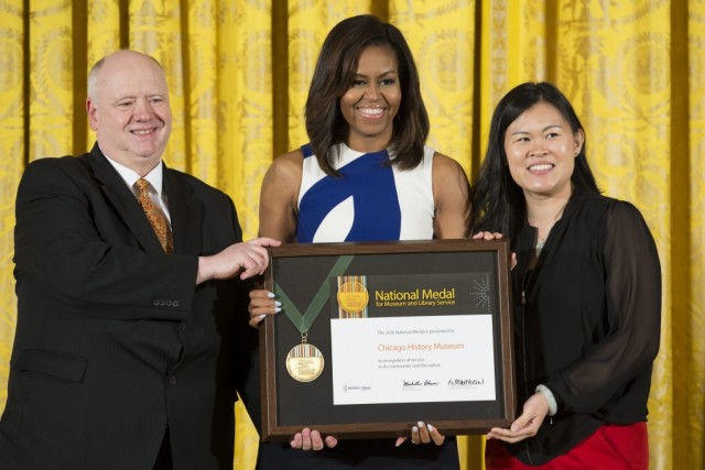 Michelle Obama enaltece diversidade dos EUA e critica muros de Trump
