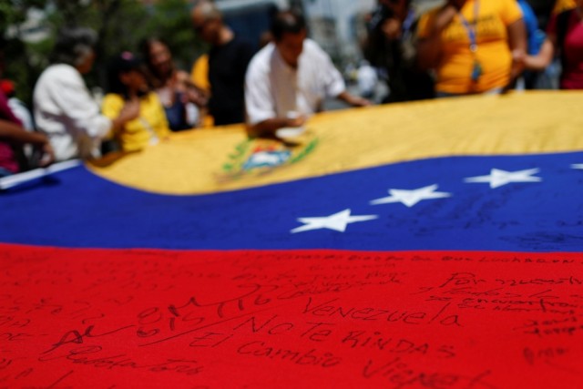 Mais de 100 ONG querem revogação de estado de excepção na Venezuela