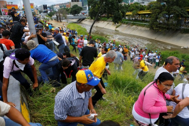 Meia centena de pilhagens a comércio registadas em Maio na Venezuela