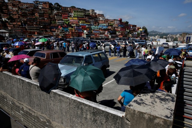 Venezuelanos protestaram nas ruas contra insegurança e falta de bens alimentares