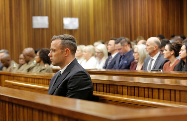 Oscar Pistorius deve pagar pelo seu crime, declara pai da vítima