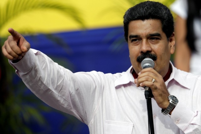 Sede de partido no poder na Venezuela incendiada em protesto por falta de produtos básicos