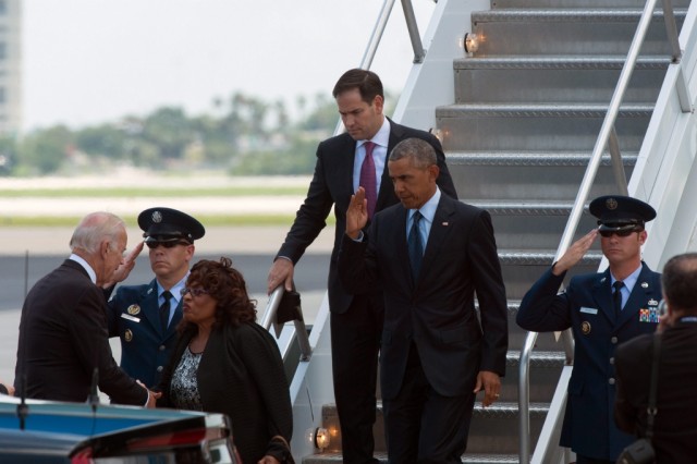 Obama defende que debate sobre armas tem de mudar numa visita a Orlando