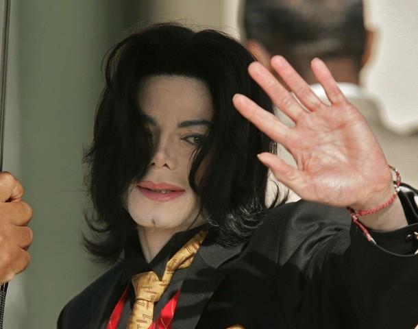 Casa de Michael Jackson tinha pornografia infantil