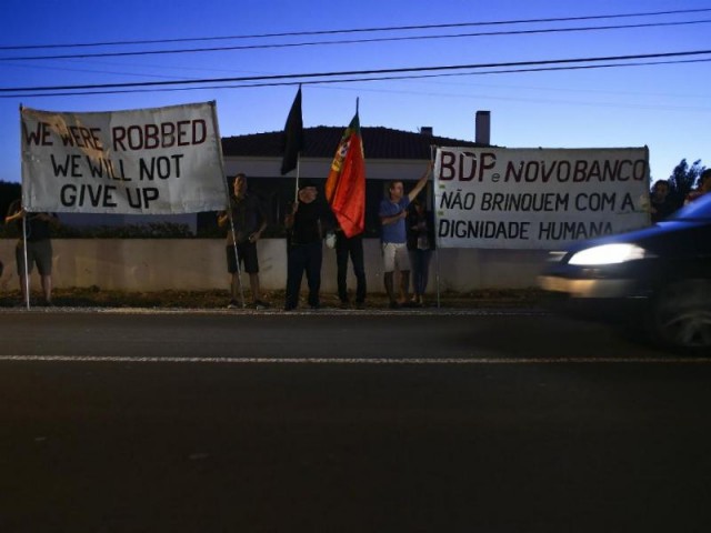 Lesados do BES manifestam-se em Paris com 10% de esperança
