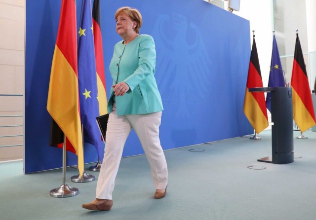 Angela Merkel reúne-se com François Hollande e Matteo Renzi na 2.ªfeira