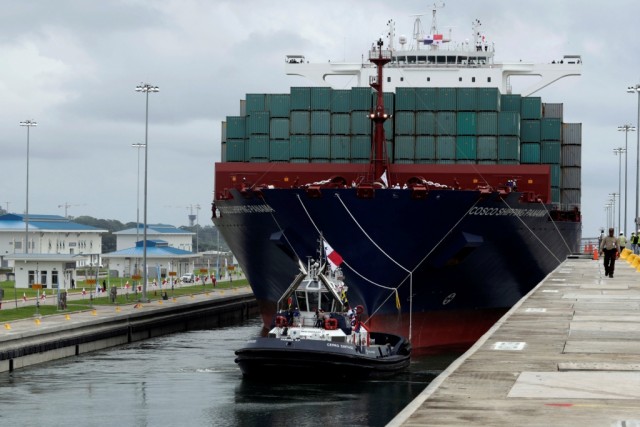 Navio chinês de grande calado inaugura ampliação do Canal do Panamá