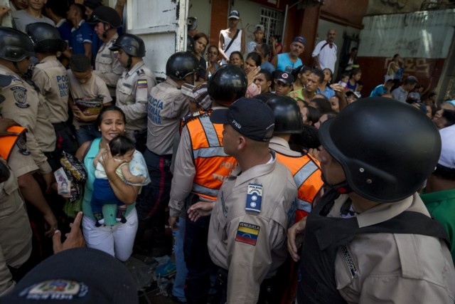 Politólogo luso-venezuelano foi agredido na cadeia
