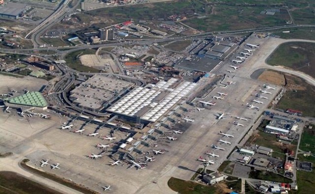 Pelo menos dez mortos em explosões no aeroporto internacional de Istambul