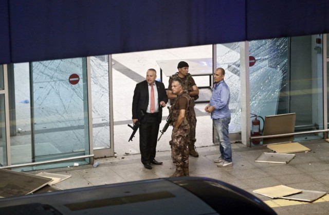 Cancelados voos com partida do aeroporto de Istambul