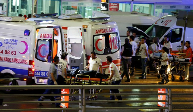 32 mortos já confirmados no triplo atentado suicida no aeroporto de Istambul