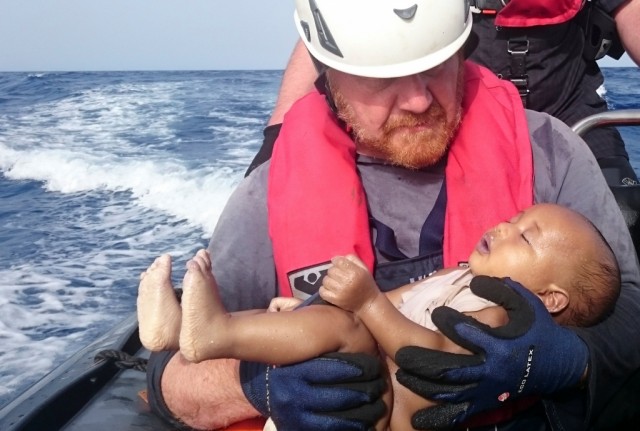 1.288 migrantes foram hoje resgatados das águas do mar Mediterrâneo