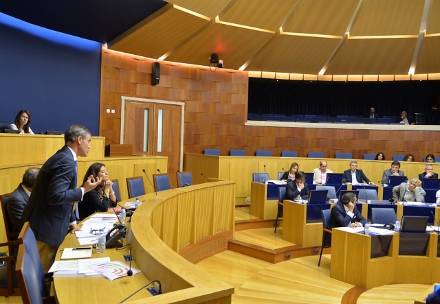 Assembleia discute serviço público de transportes de passageiros