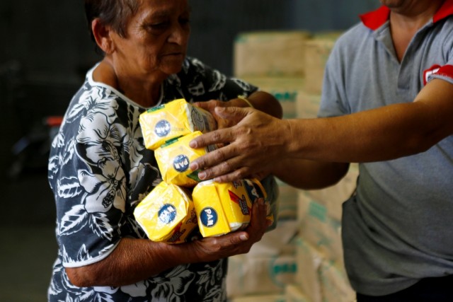 Meio milhar de venezuelanas cruzaram fronteira à procura de alimentos na Colômbia