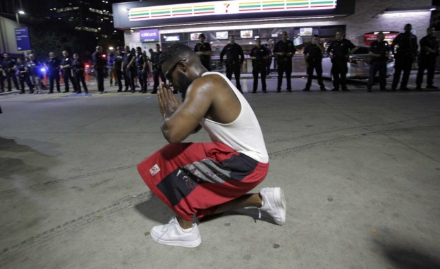 Sobe para cinco o número de polícias mortos a tiro em Dallas
