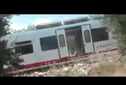 Vídeo mostra imagens após acidente ferroviário no sul da Itália que fez dez mortos