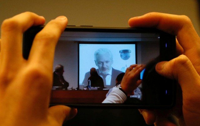 Fundador da Wikileaks diz que novo modelo de negócio é o capitalismo de vigilância