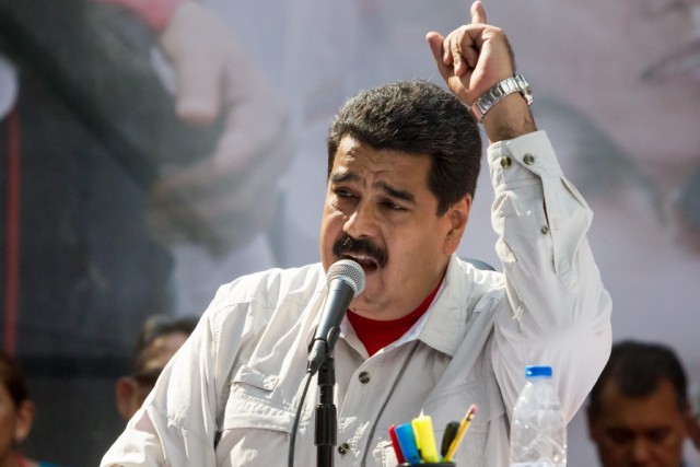 Venezuela prolonga estado de emergência económica por mais dois meses