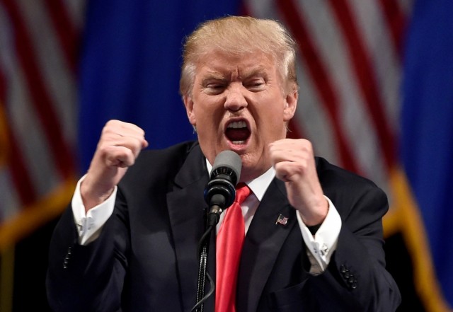Donald Trump e Hillary Clinton empatados na sondagem mais recente
