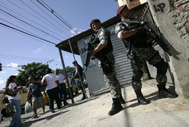 Polícia brasileira luta contra milícia acusada de controlar seguranças para os Jogos Olímpicos