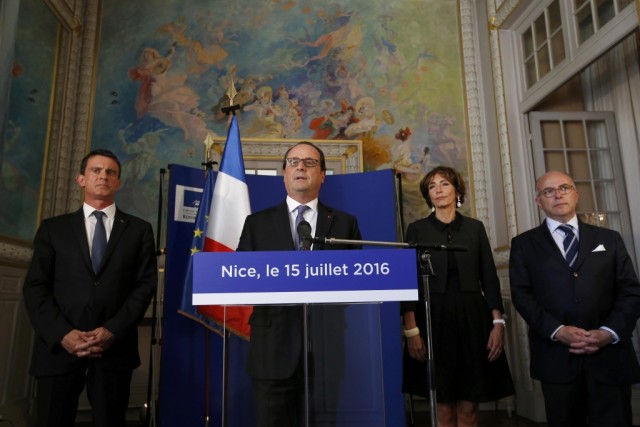 Hollande diz que cerca de 50 pessoas estão entre a vida e a morte devido ao atentado