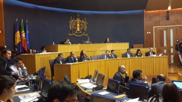 Educação e ecotaxa no debate do Estado da Região