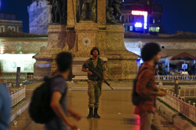 Exército garante que tomou poder na Turquia