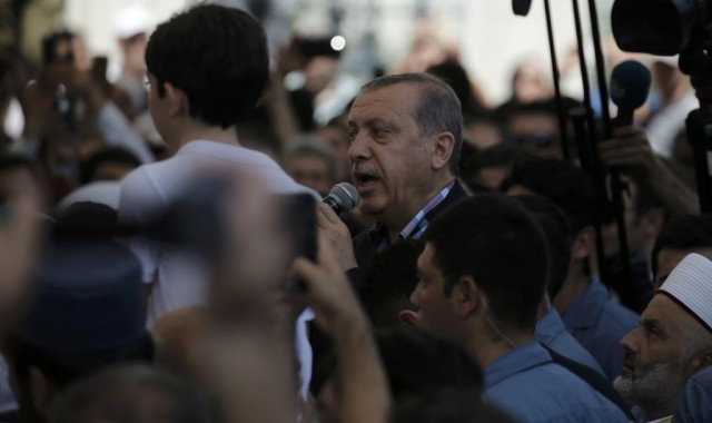 Erdogan promete eliminar os vírus no Estado após tentativa de golpe de Estado