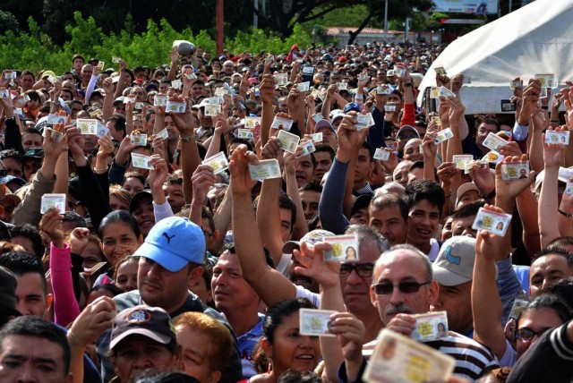 63 mil venezuelanos foram domingo à Colômbia comprar alimentos e medicamentos