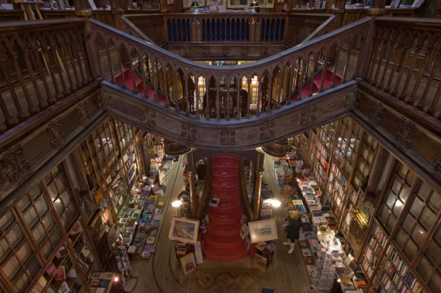 Severo Snape e Hagrid na Livraria Lello para lançamento de novo Harry Potter