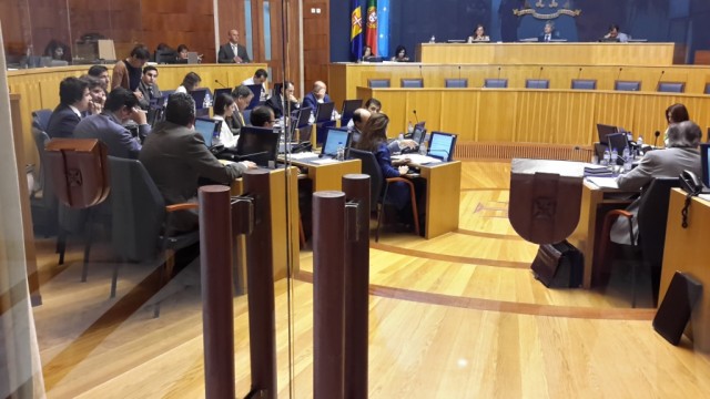Votos de louvor às equipas de andebol e de pesar pela morte de Rufino da Silva