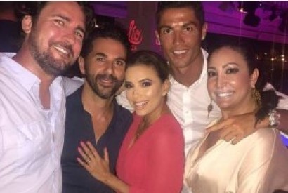 Actriz de Donas de Casa Desesperadas em convívio com Ronaldo em Ibiza
