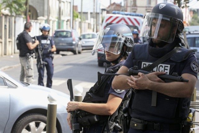 Polícia francesa desencadeia operação anti-terrorista nos arredores de Paris