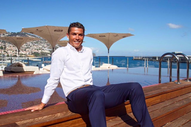 Ronaldo e Dionísio Pestana partilham foto juntos no novo hotel Pestana CR7 no Funchal