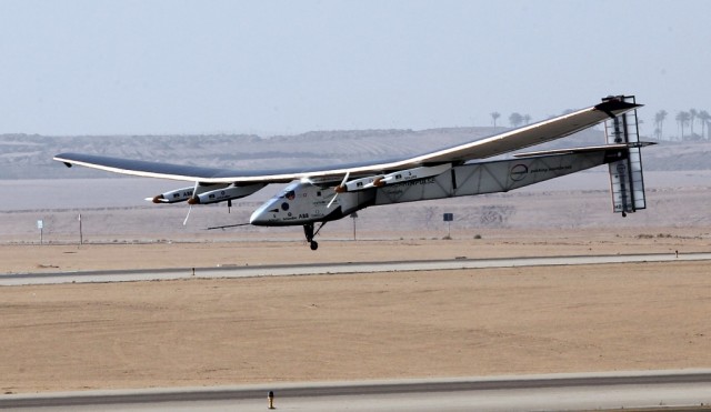 Avião solar SI II próximo de fazer história após volta ao mundo sem combustível