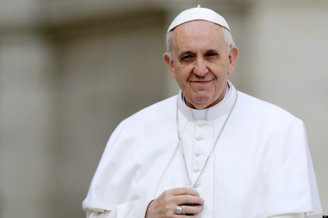 Papa manifesta dor e horror e condena sequestro em França