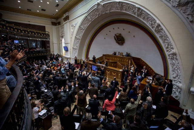Parlamento venezuelano incorpora três deputados afastados pelo Supremo Tribunal de Justiça