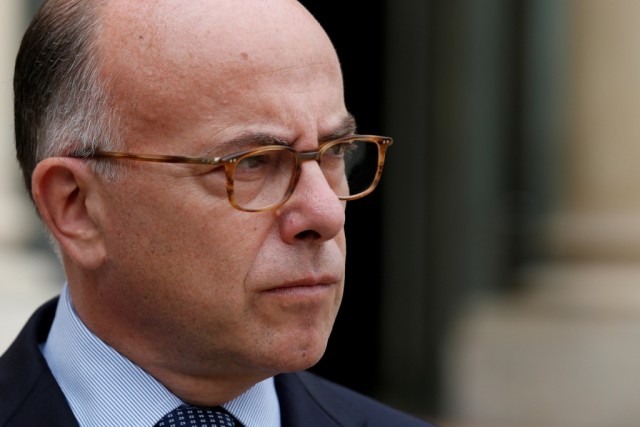 França vai continuar a fechar mesquitas extremistas e a expulsar imãs