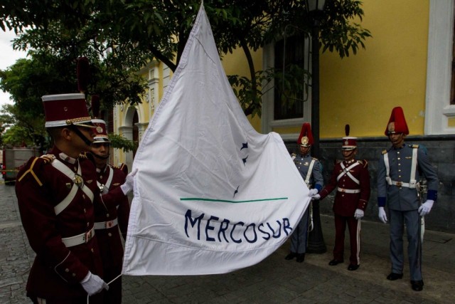 Venezuela içou bandeira e insiste que está a presidir o Mercosul