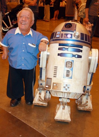 Morreu o actor Kenny Baker, o robô de Guerra das Estrelas