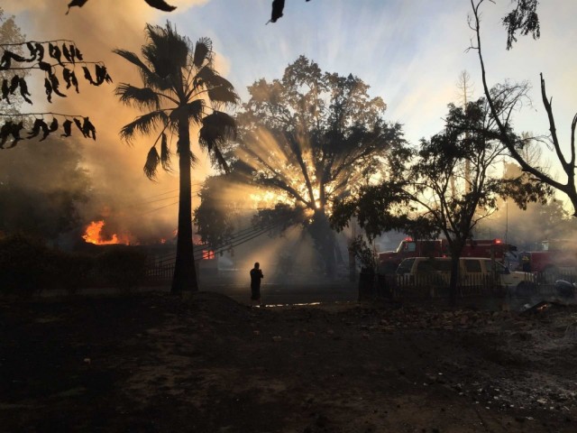 82 mil evacuados devido a incêndios na Califórnia
