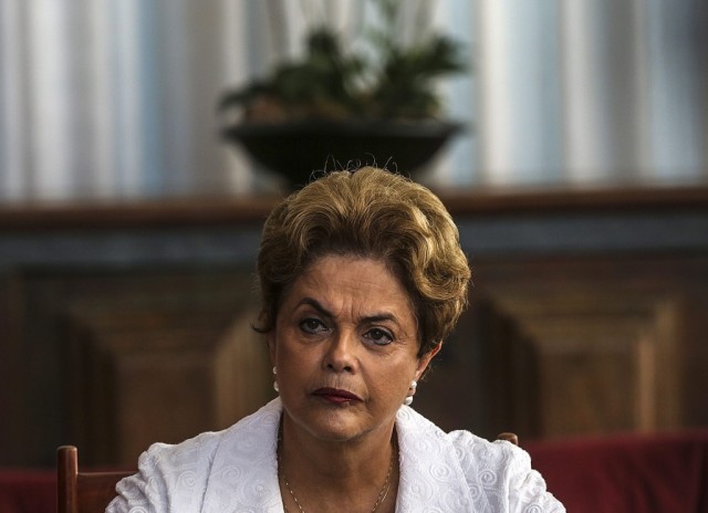 Dilma Rousseff anuncia que se defenderá pessoalmente no seu julgamento