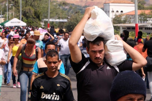 Venezuelanos realizaram 662 protestos num mês, 209 por escassez de produtos