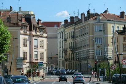 Escola de condução francesa propõe aulas só para muçulmanas e gera nova polémica