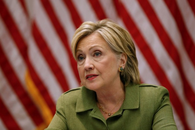 Juiz manda Hillary Clinton responder a perguntas por escrito sobre os seus emails