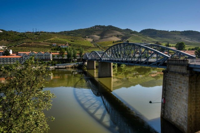 Operadores turísticos do rio Douro criticam mau serviço da CP
