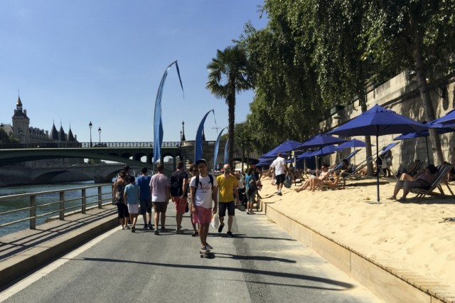 Número de turistas em Paris cai 6,4% depois dos atentados
